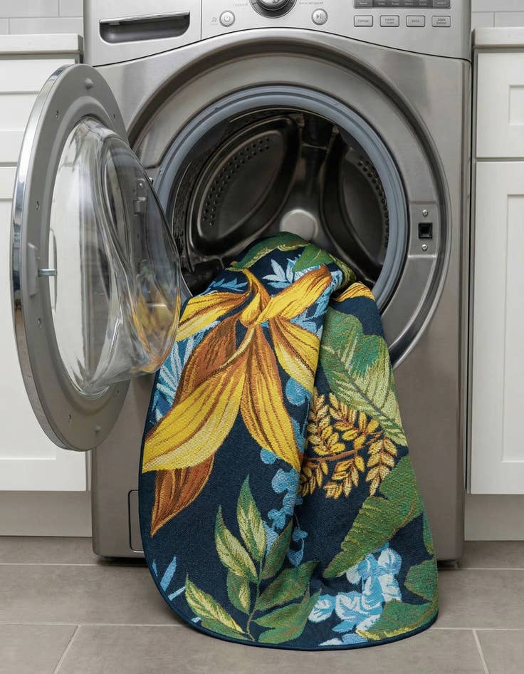 Detail image of  4' x 6'  Washable Botanical Indoor / Outdoor Oval Rug