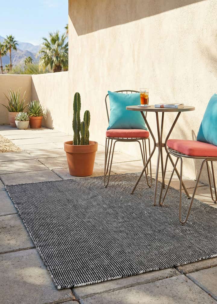4' 1 x 6' 1 Easy-Clean Jill Zarin Palm Springs Indoor / Outdoor Rug