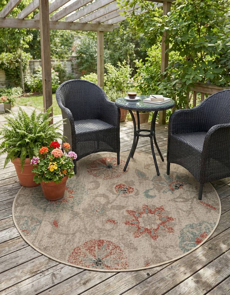 Detail image of 5' x 5' Easy-Clean Botanical Indoor / Outdoor Round Rug