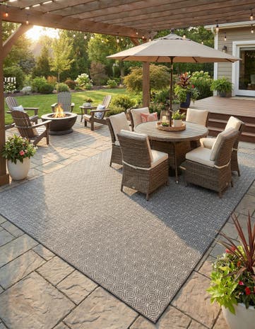10' x 14' Easy-Clean Lattice Indoor / Outdoor Rug