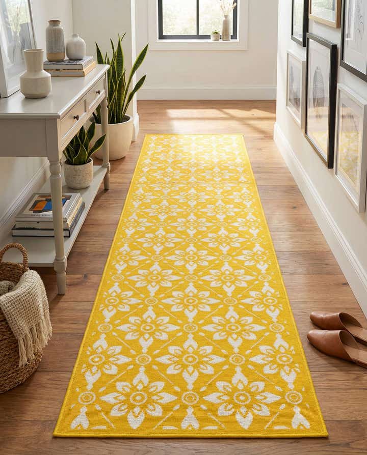 2' 7 x 10' Easy-Clean Lattice Indoor / Outdoor Runner Rug