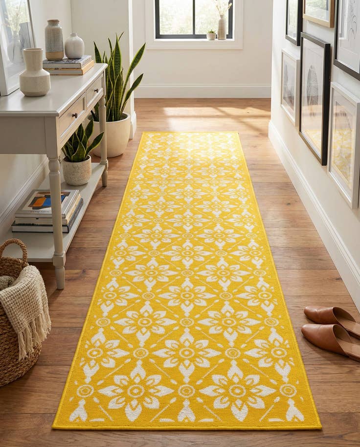 Detail image of 2' 7 x 10' Easy-Clean Lattice Indoor / Outdoor Runner Rug