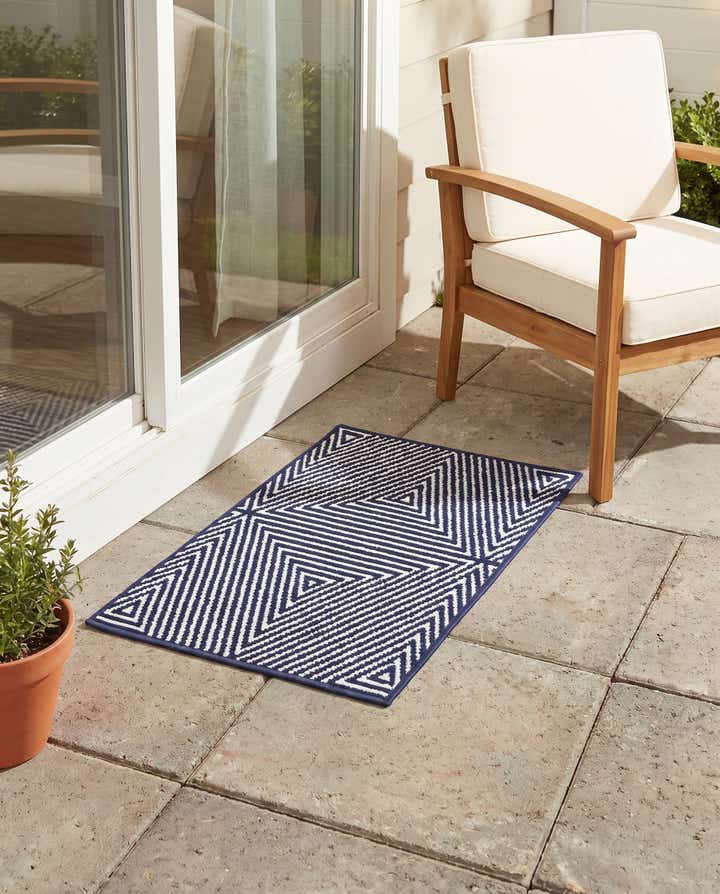 2' x 3' Easy-Clean Sabrina Soto Indoor / Outdoor Rug