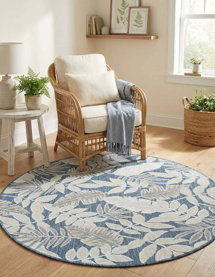 Detail image of  4' 5 x 4' 5  Washable Botanical Indoor / Outdoor Round Rug