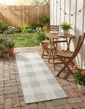 2' x 6' Easy-Clean Checkered Indoor / Outdoor Runner Rug