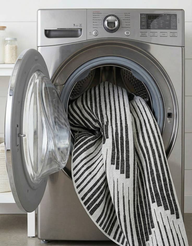 Detail image of  7' 10 x 7' 10  Washable Modern Indoor / Outdoor Round Rug