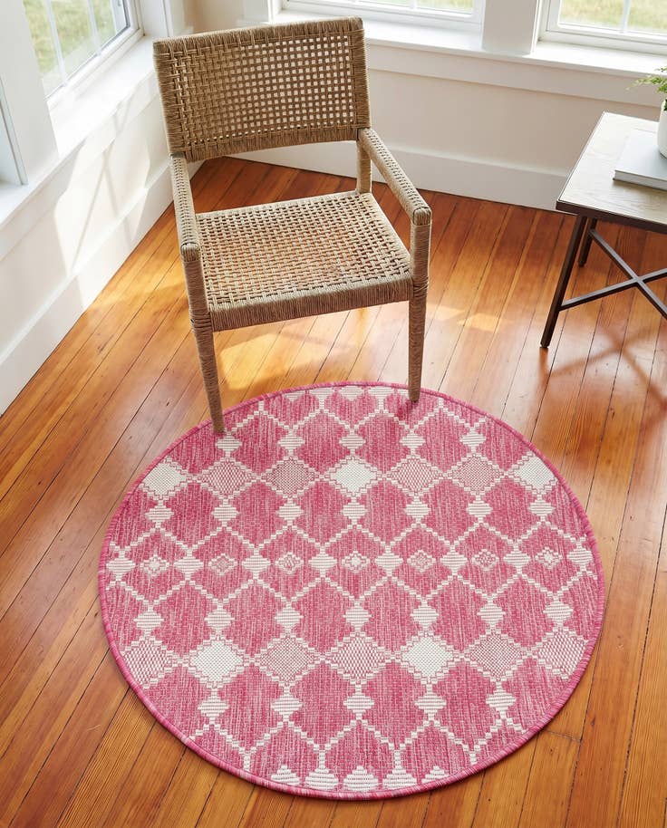 Detail image of 3' x 3' Easy-Clean Trellis Indoor / Outdoor Round Rug