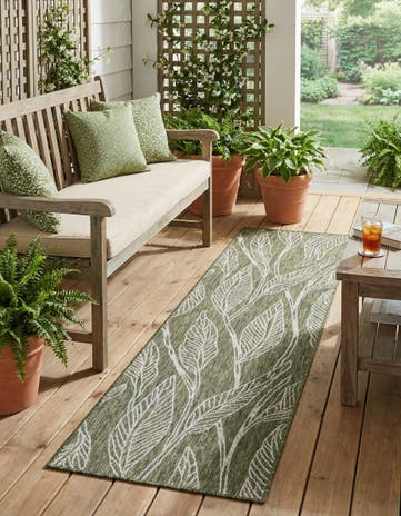 2' 7 x 10' Easy-Clean Botanical Indoor / Outdoor Runner Rug