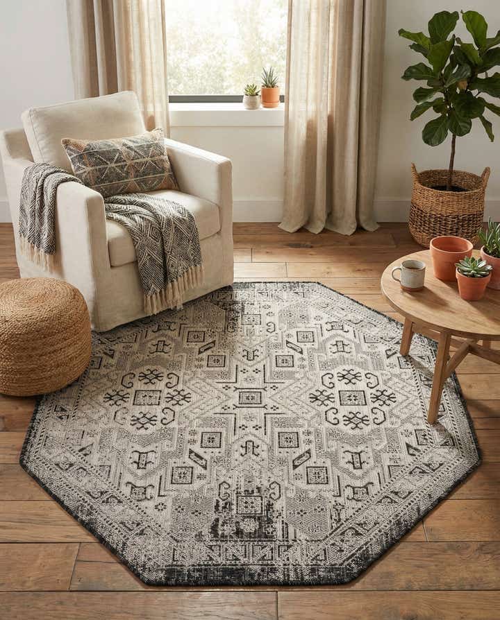 5' 3 x 5' 3 Easy-Clean Aztec Indoor / Outdoor Octagon Rug