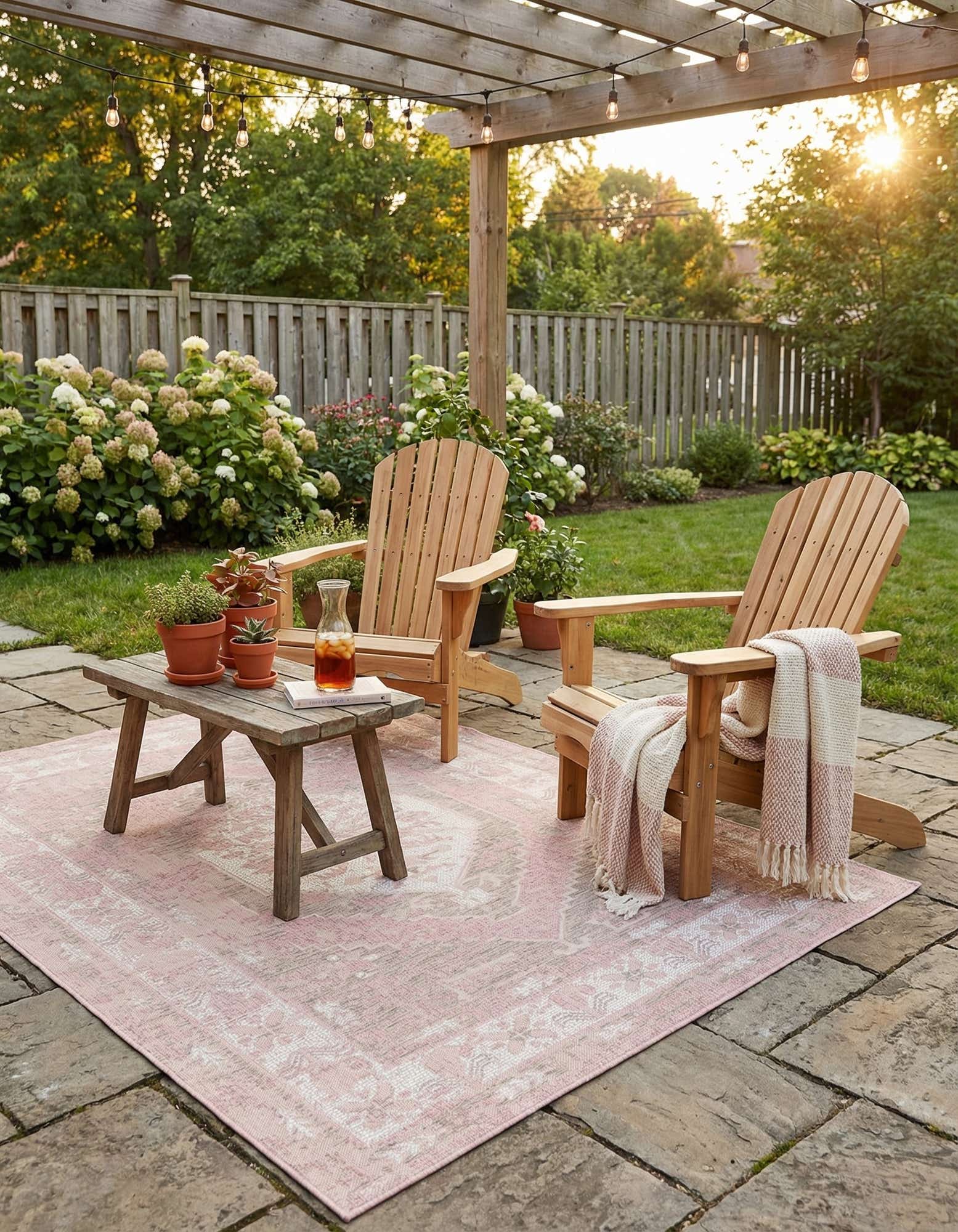 6' x 9' Easy-Clean Traditional Indoor / Outdoor Rug