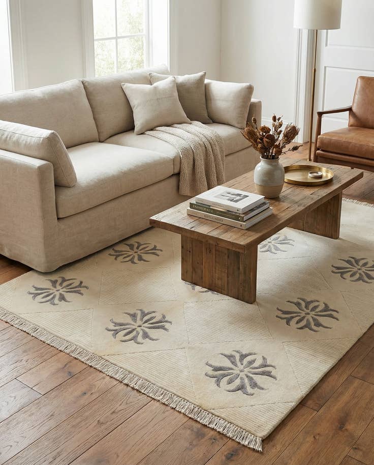 Detail image of 4' 7 x 6' 9 Hand Knotted Darya Wool Rug
