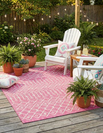 Fuschia Easy-Clean Lattice Indoor / Outdoor Rug