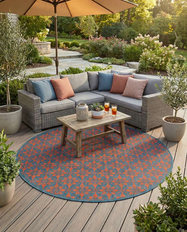 7' 10 x 7' 10 Easy-Clean Lattice Indoor / Outdoor Round Rug
