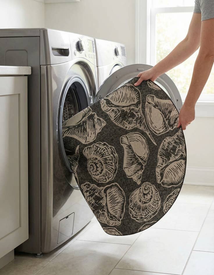 Detail image of 7' 10 x 7' 10  Washable Coastal Indoor / Outdoor Round Rug