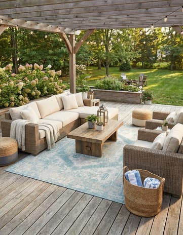 7' 10 x 11' Easy-Clean Traditional Indoor / Outdoor Rug