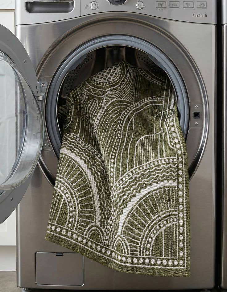 Detail image of 5' 3 x 8'  Washable Traditional Indoor / Outdoor Rug