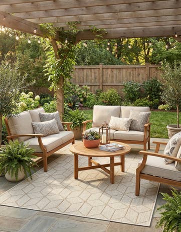 5' 3 x 8' Easy-Clean Lattice Indoor / Outdoor Rug