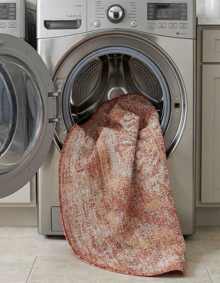 Detail image of 3' x 5' 3  Washable Traditional Indoor / Outdoor Oval Rug