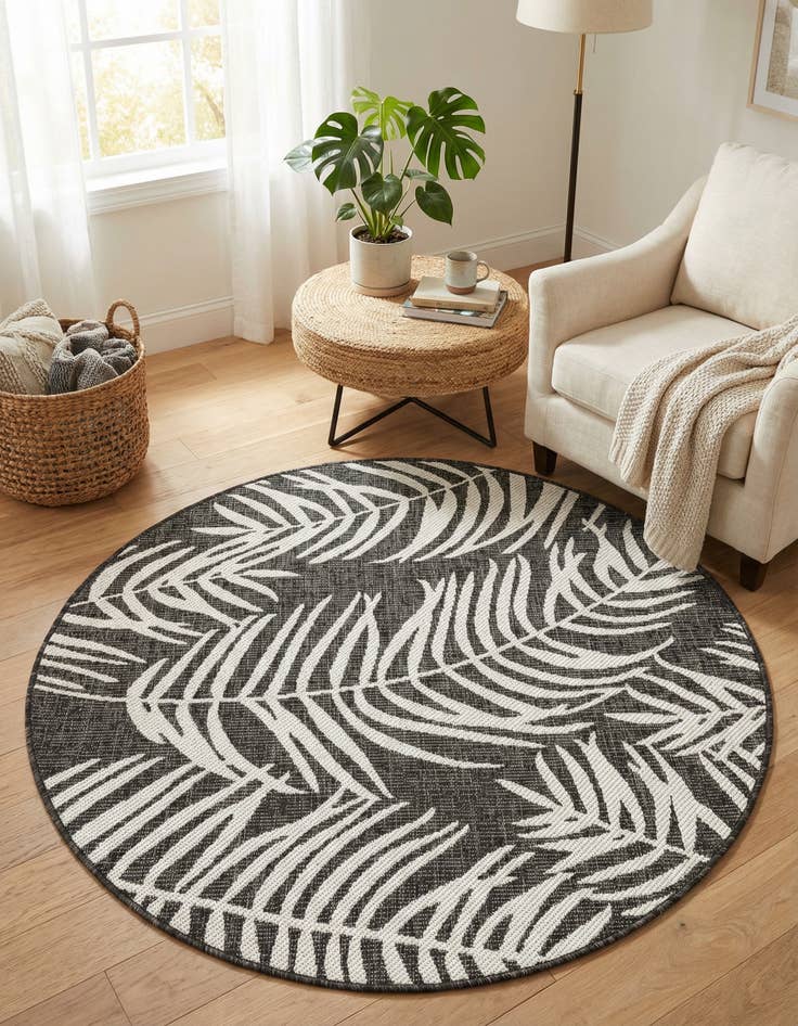 Detail image of 4' x 4'  Washable Botanical Indoor / Outdoor Round Rug