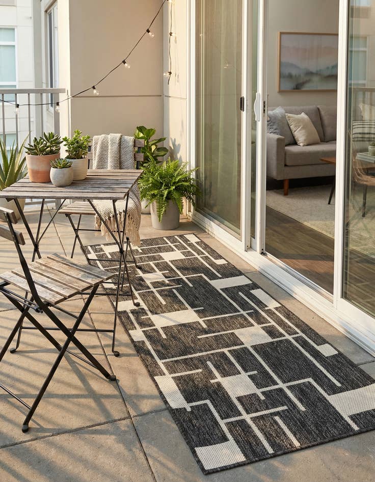 Detail image of 2' x 6'  Washable Modern Indoor / Outdoor Runner Rug