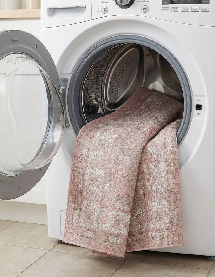 Detail image of 7' 10 x 7' 10  Washable Traditional Indoor / Outdoor Square Rug