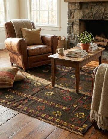 3' 10 x 4' 2 Hand Knotted Sumak Wool Square Rug