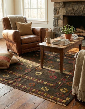 3' 10 x 4' 2 Hand Knotted Sumak Wool Square Rug