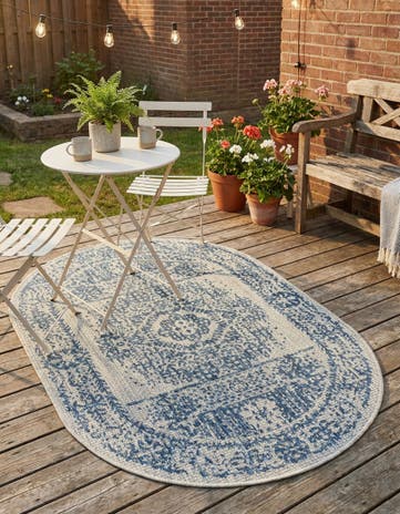 Blue Easy-Clean Traditional Indoor / Outdoor Oval Rug