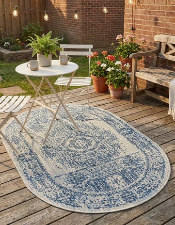 Blue Easy-Clean Traditional Indoor / Outdoor Oval Rug
