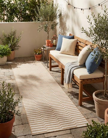 2' 7 x 10' Easy-Clean Ribbon Indoor / Outdoor Runner Rug