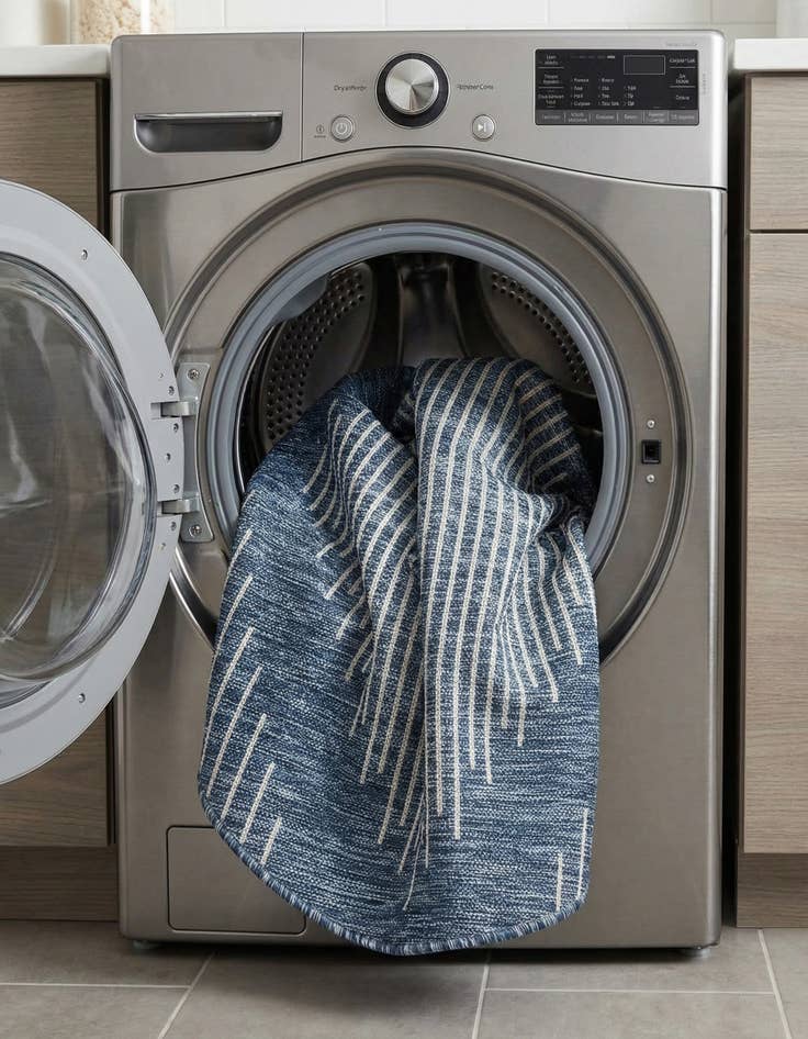 Detail image of 4' x 4'  Washable Modern Indoor / Outdoor Round Rug