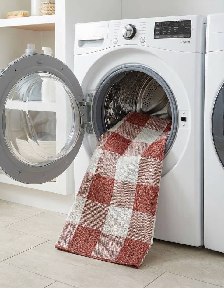 Detail image of 4' x 6'  Washable Checkered Indoor / Outdoor Rug