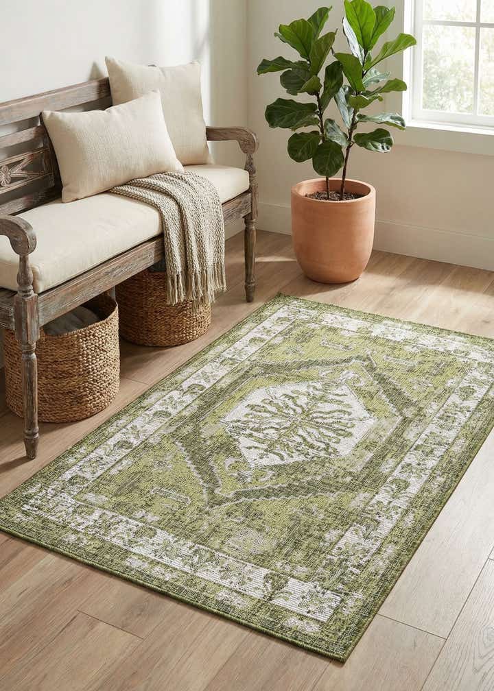 4' x 6' Easy-Clean Traditional Indoor / Outdoor Rug