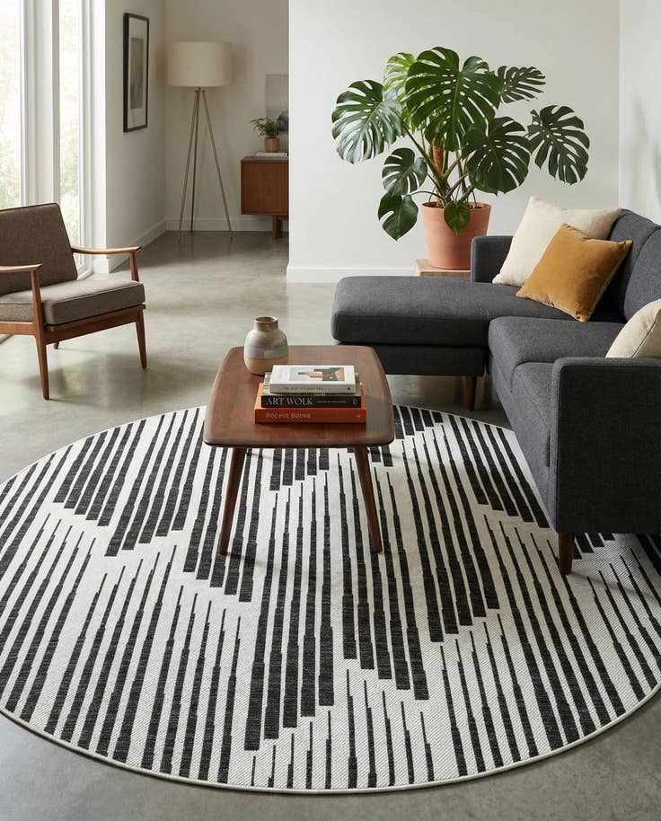 Detail image of 7' 10 x 7' 10 Easy-Clean Modern Indoor / Outdoor Round Rug