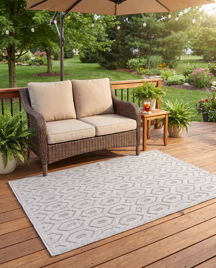 Detail image of 4' x 6' Easy-Clean Trellis Textured Indoor / Outdoor Rug
