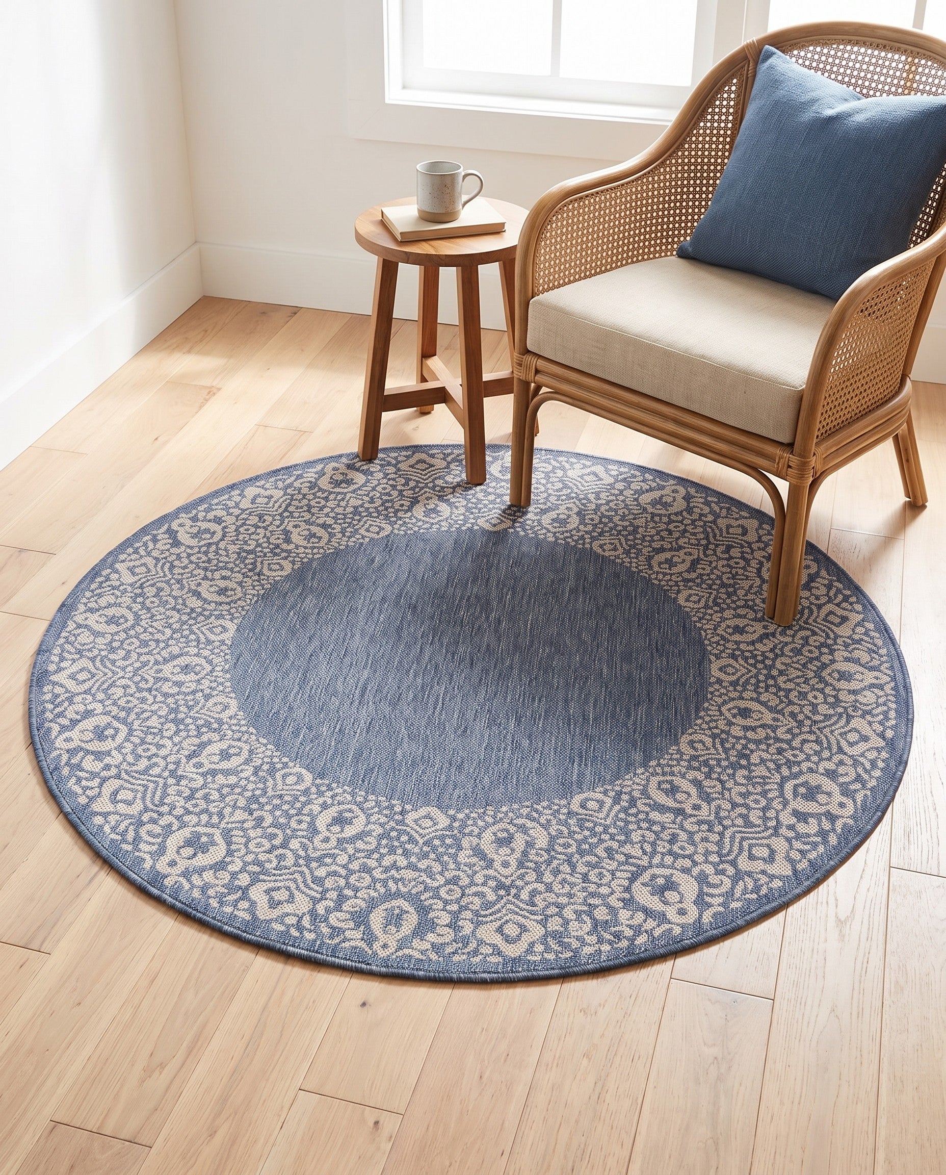 5' x 5' Easy-Clean Border Indoor / Outdoor Round Rug