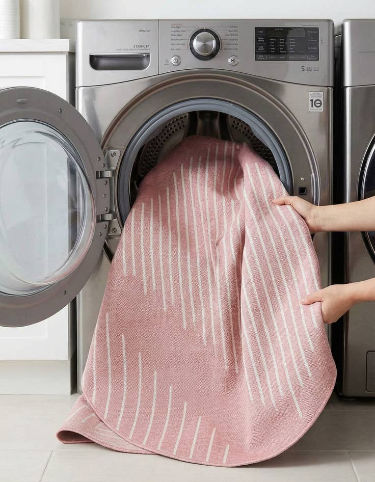 Detail image of 7' 10 x 7' 10  Washable Modern Indoor / Outdoor Round Rug