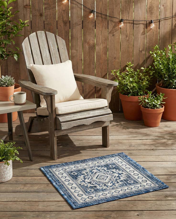 Detail image of 1' 4 x 1' 4 Easy-Clean Aztec Indoor / Outdoor Sample Rug
