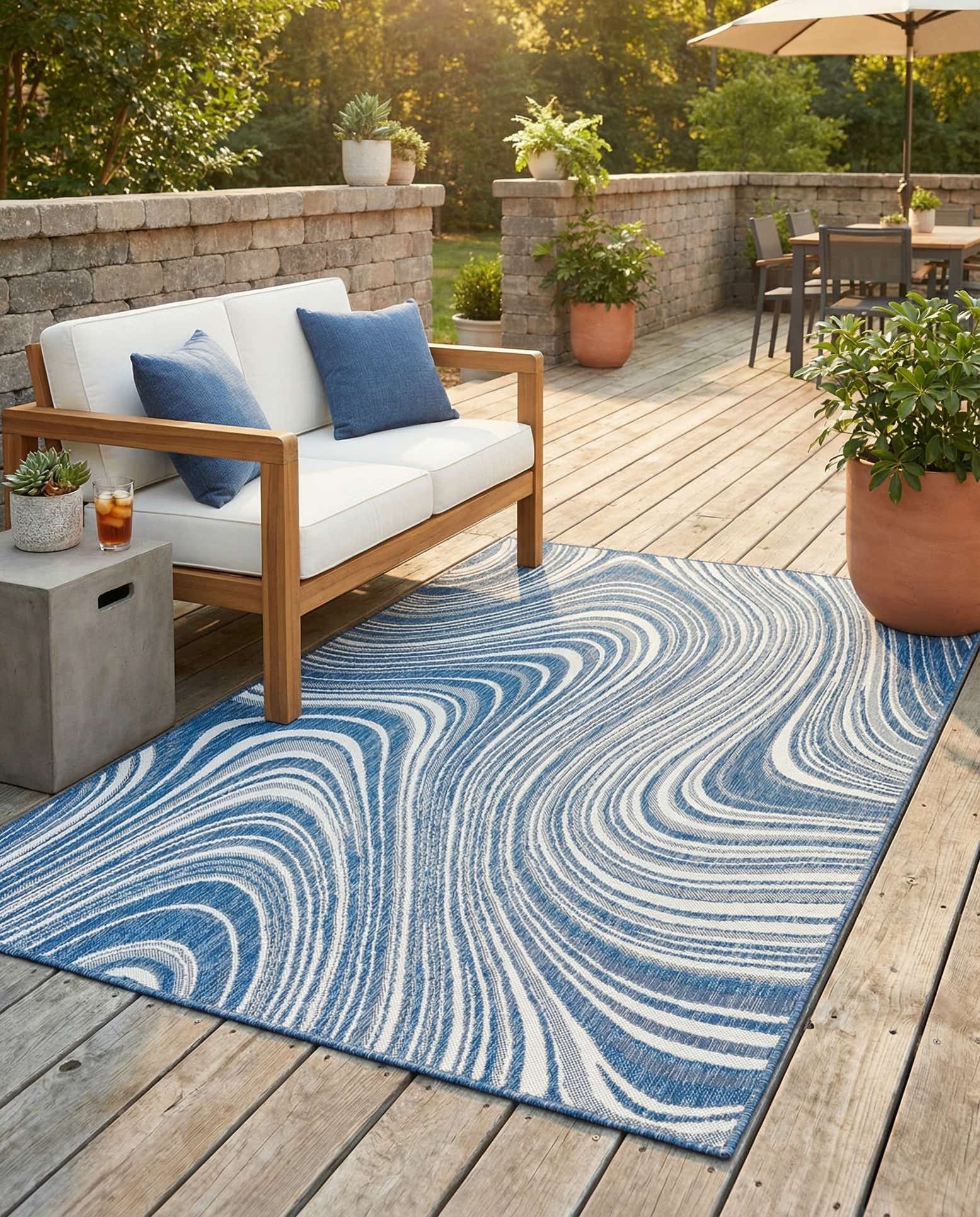 4' x 6' Easy-Clean Modern Indoor / Outdoor Rug