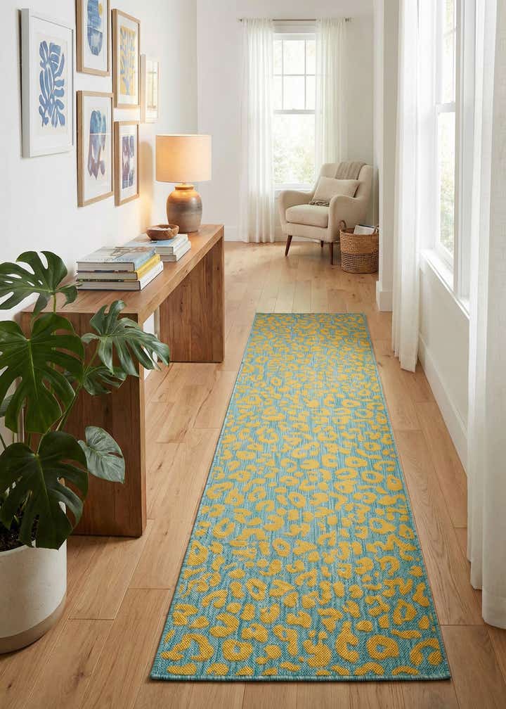 2' 7 x 10' Easy-Clean Safari Indoor / Outdoor Runner Rug