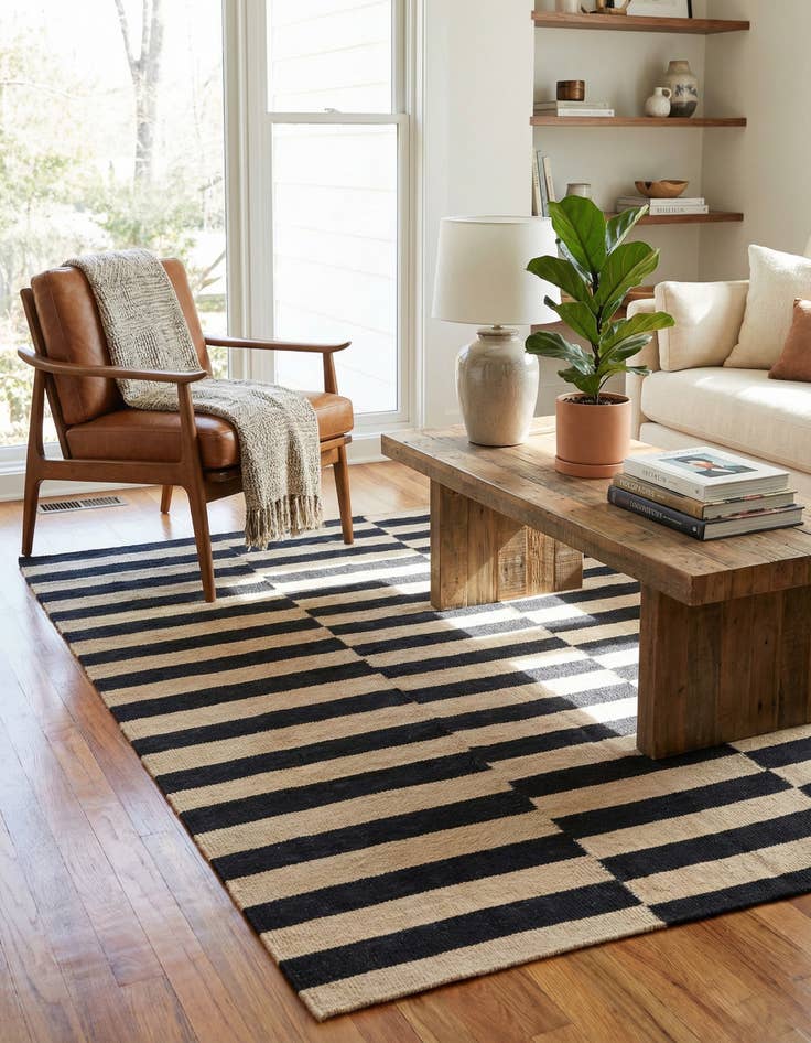 Detail image of 4' 2 x 5' 11  Hand Woven Kilim Modern Wool Rug