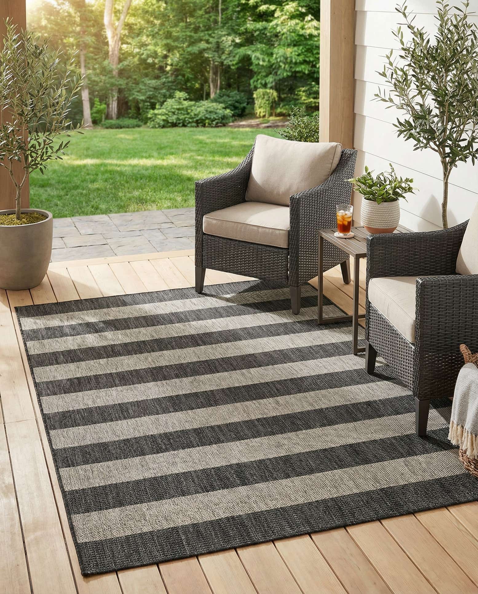 150cm x 215cm Easy-Clean Striped Indoor / Outdoor Rug