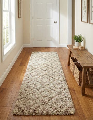2' x 7' Lattice Shag Runner Rug