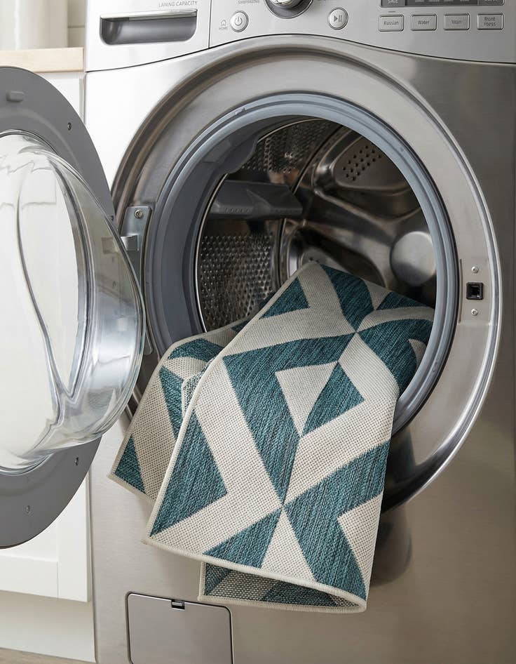 Detail image of 1' 4 x 1' 4  Washable Jill Zarin Napa Indoor / Outdoor Sample Rug