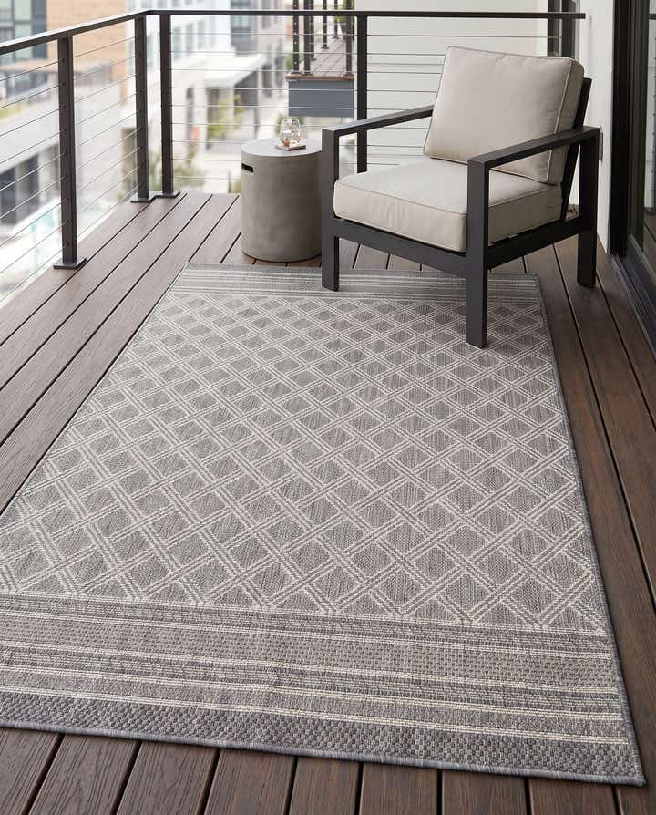4' 1 x 6' 1 Easy-Clean Lattice Indoor / Outdoor Rug