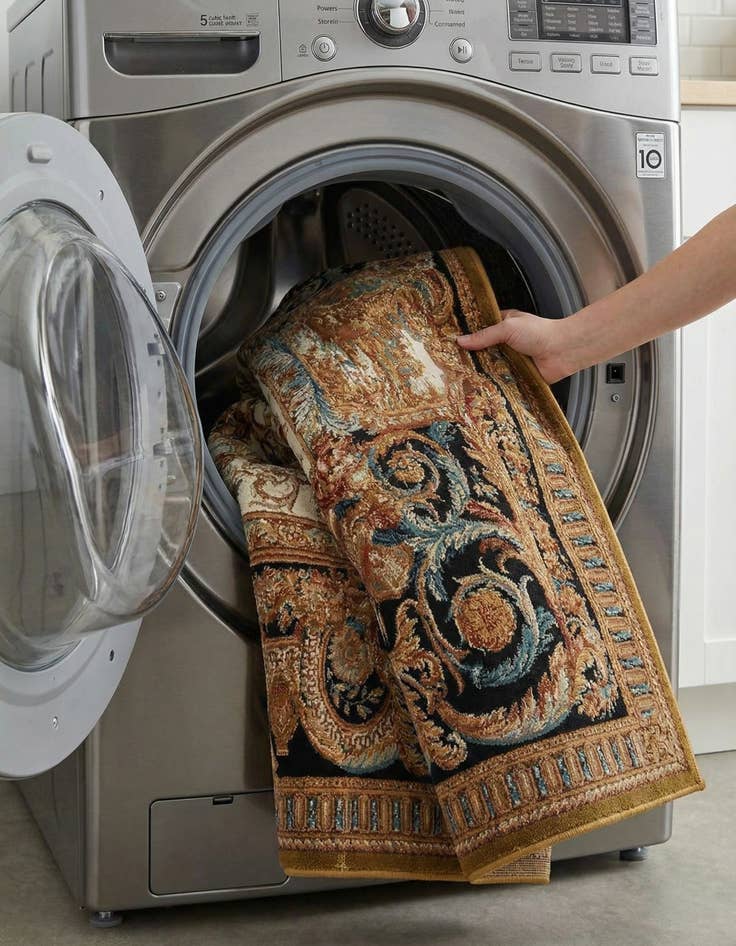 Detail image of 7' 10 x 7' 10  Washable Traditional Indoor / Outdoor Square Rug