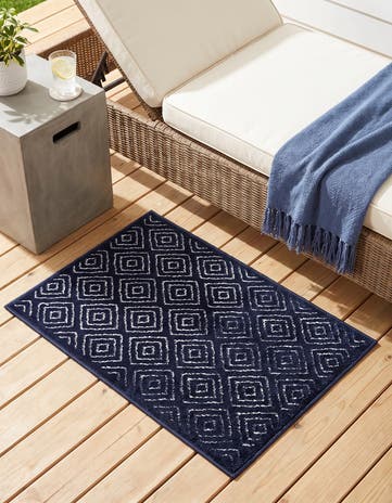 2' x 3' Easy-Clean Sabrina Soto Indoor / Outdoor Rug
