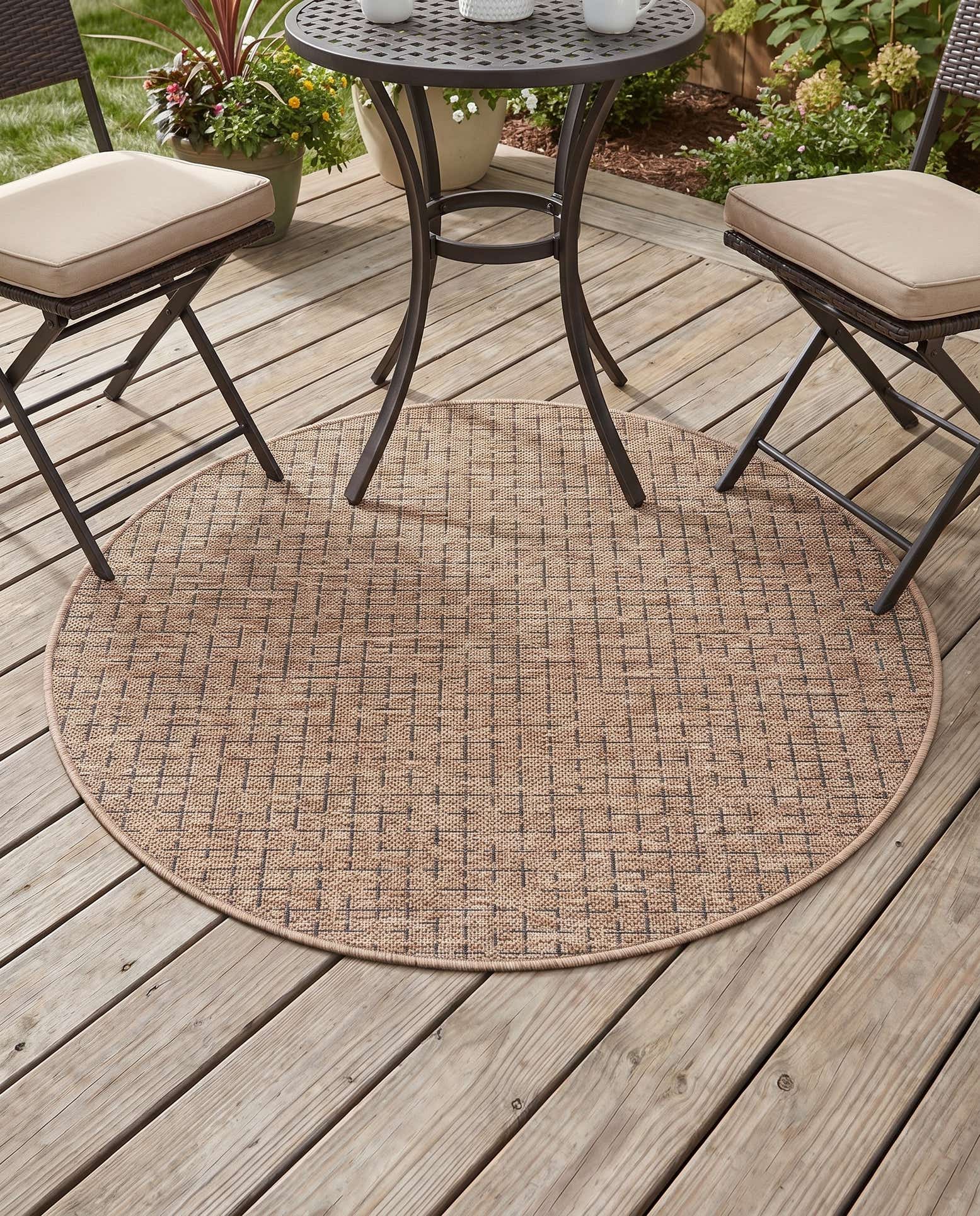 3' x 3' Easy-Clean Checkered Indoor / Outdoor Round Rug