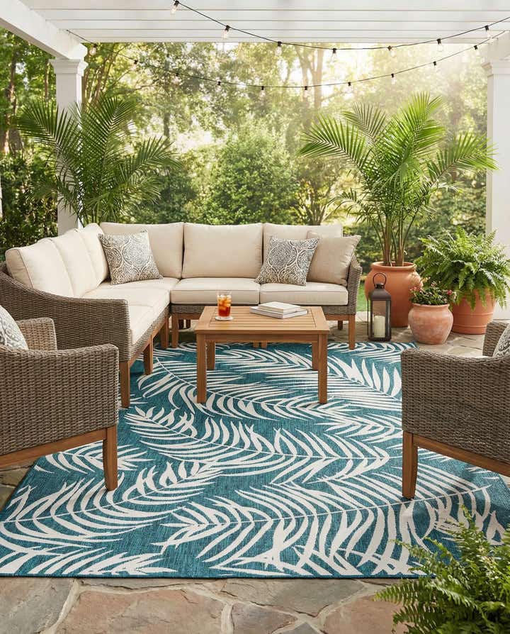 9' x 12' Easy-Clean Botanical Indoor / Outdoor Rug