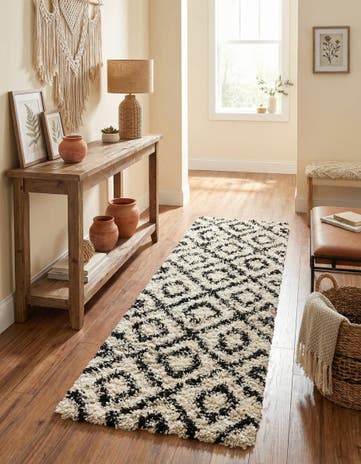 2' x 7' Lattice Shag Runner Rug